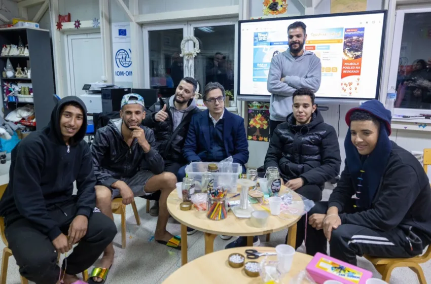  Пендаровски ги посети транзитниот центар Винојуг на јужната граница на државата и припадниците на Армијата во Млаз Богданци