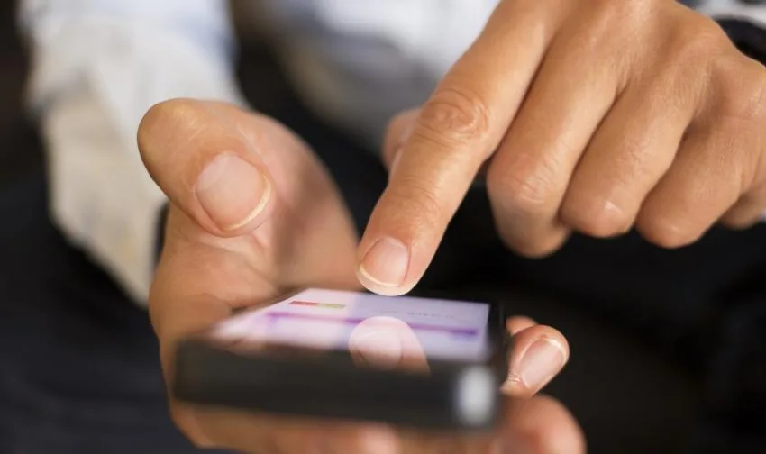 Нов Зеланд ги забрани мобилните телефони во училиштата поради загрижувачкиот пад на писменоста