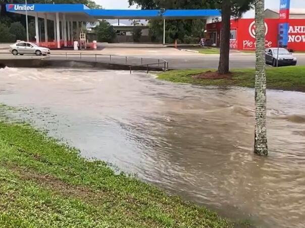  ВИДЕО Огромни поплави во Австралија, на улица е забележан крокодил
