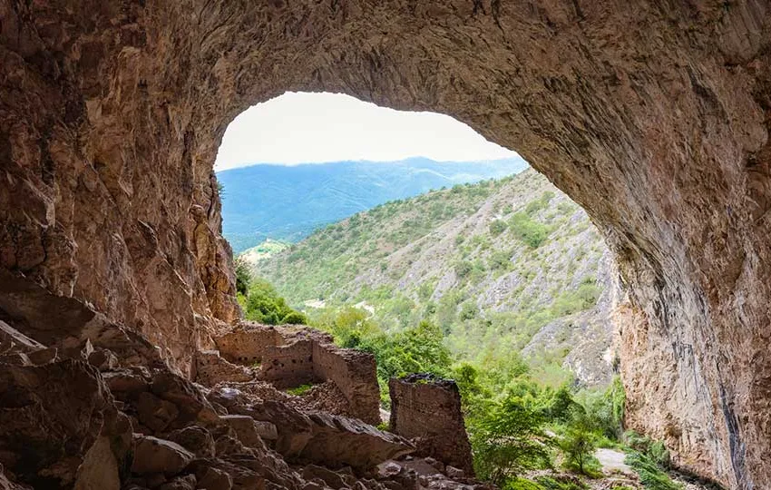  Дали знаете дека пештерата Пешна има најголем влез на Балканот?
