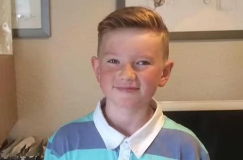  ВИДЕО Се врати дома по 6 години, исчезнатиот Алекса кој беше пронајден воо Франција, со полиција вратен во В. Британија