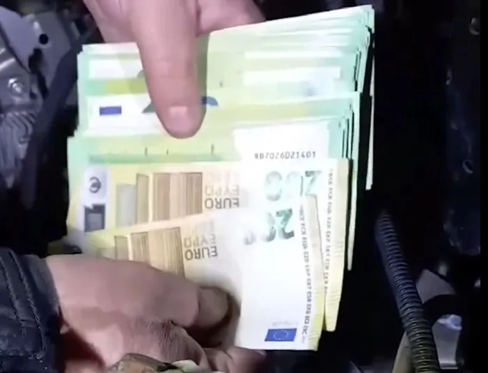 Спречен обид за нелегално внесување девизи – ги сокрил под акумулатор