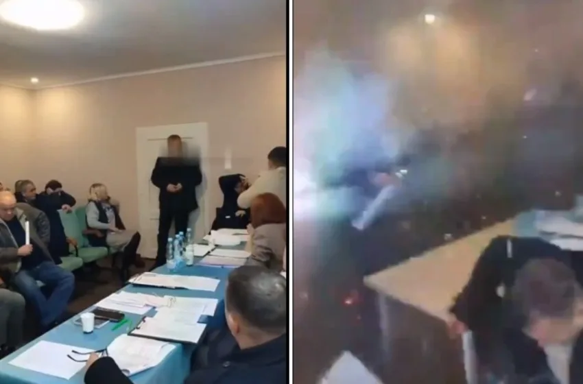  ВИДЕО Ужас во Украина, политичар фрли рачни бомби за време на состанок на локалната заедница!