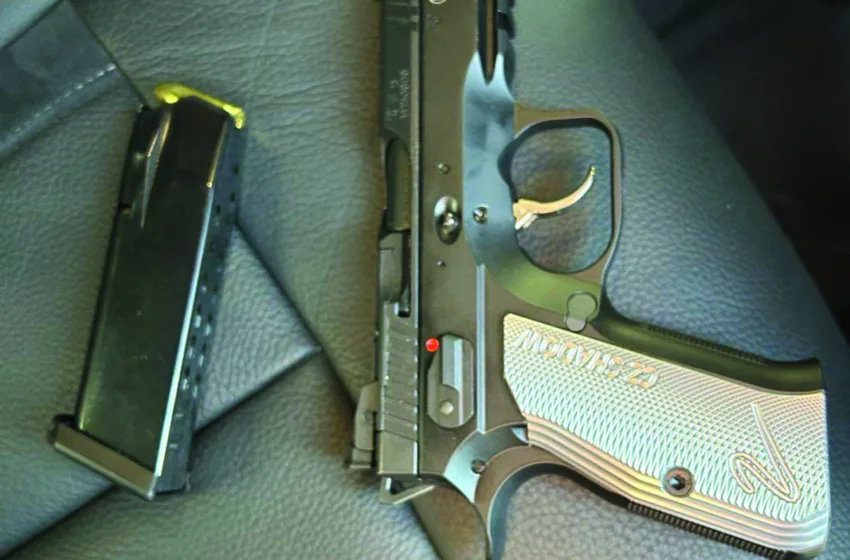  Инспектори од Мобилна царина запленија пиштол и муниција од патник на Блаце