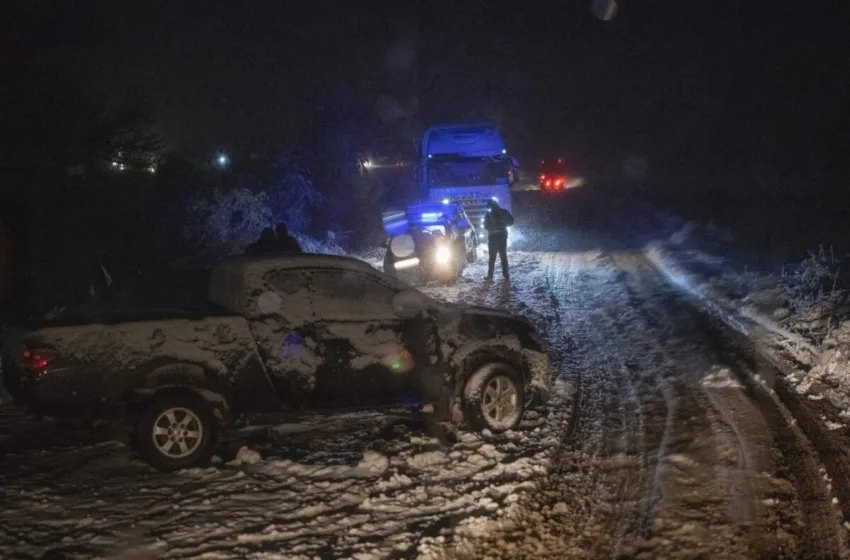 Обилни врнежи од снег во Берово, еве каква е состојбата на патиштата низ Македонија на полноќ