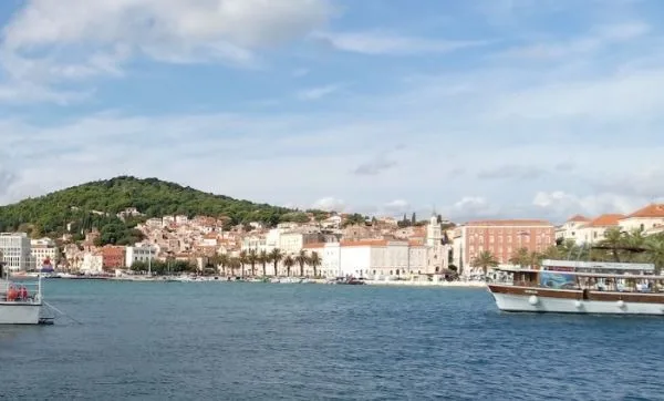  ГЕРМАНЦИ, СЛОВЕНИ И ЧЕШИ КУПУВААТ СТАНОВИ: Многу луѓе сакаат дом покрај море, еве каде има најголем побарувачка од странци