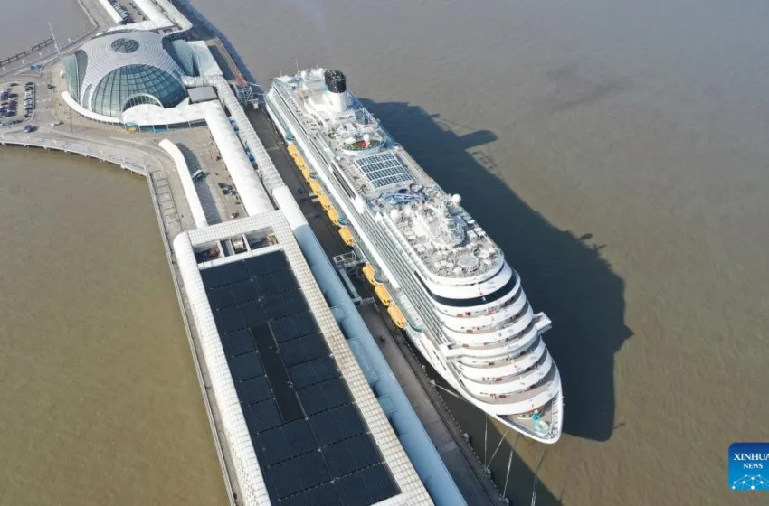 Првиот домашен голем брод за крстарење во Кина го почна првото патување