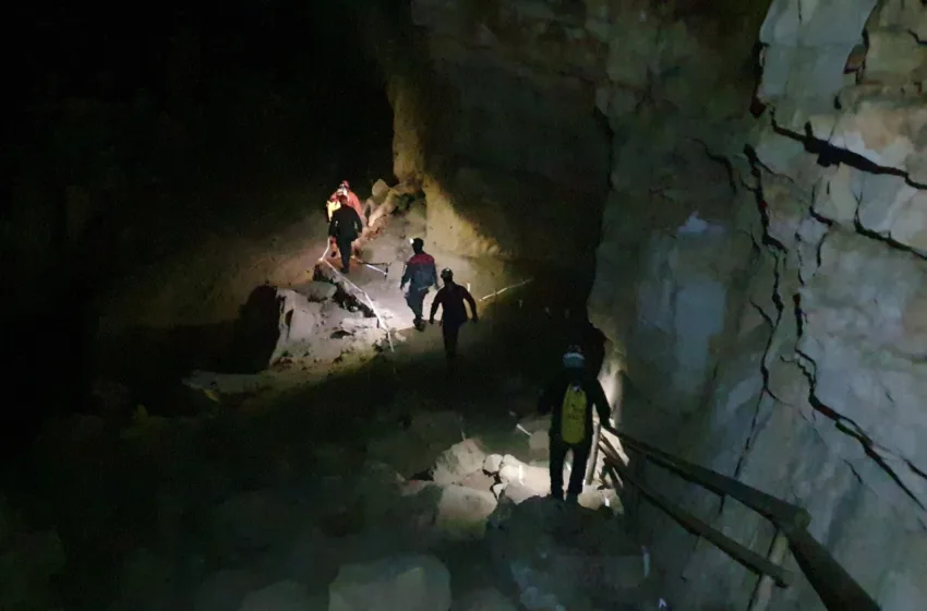 ДРАМАТА ВО СЛОВЕНИЈА И НАТАМУ ТРАЕ – први фотографии од Пештерата во која е заробено семејство, дождот ја отежнува акцијата за спасување