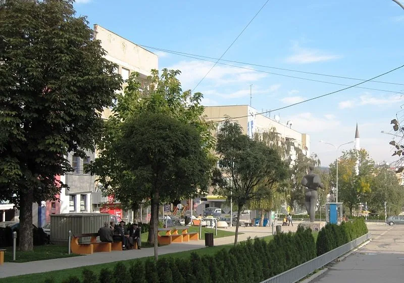  НА 51 КИЛОМЕТАР ОД КУМАНОВО: Кумановци одат на шопинг во Косово