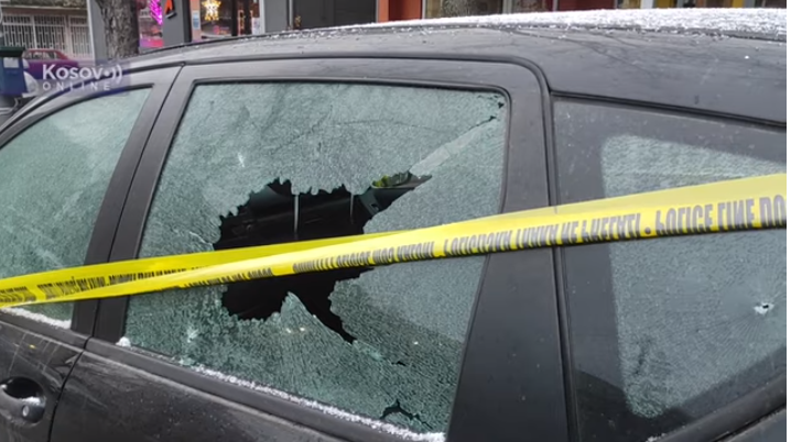  ДВЕ ЛИЦА СЕ ПОВРЕДЕНИ, А НЕКОЛКУ АВТОМОБИЛИ СЕ ОШТЕТЕНИ – рачна бомба експлодирала во Северна Митровица