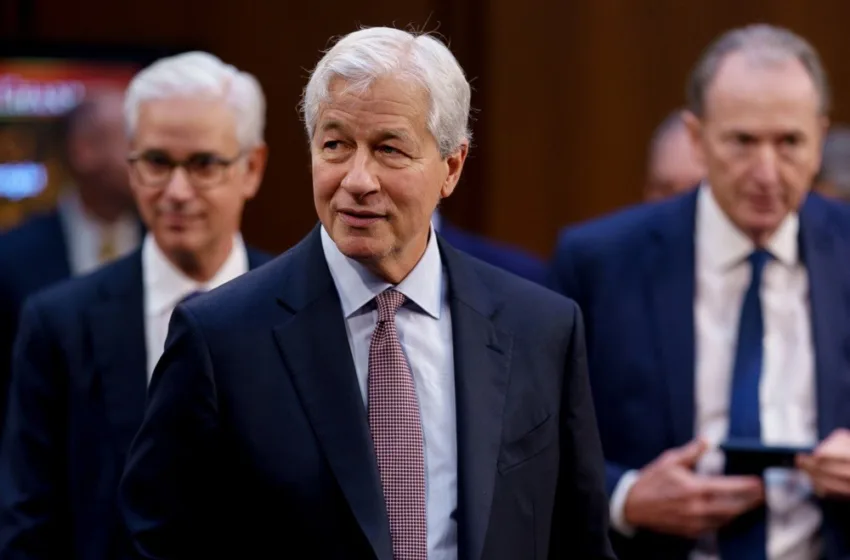  КРЕАТОРОТ НА БИТКОИНОТ МОЖЕ ЕДНОСТАВНО САМО ДА ГО ИЗБРИШЕ: Директорот на JPMorgan за иднината на криптовалутата