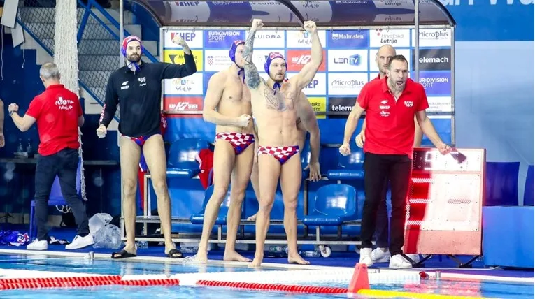  Хрватска и Шпанија во финалето од Европското првенство