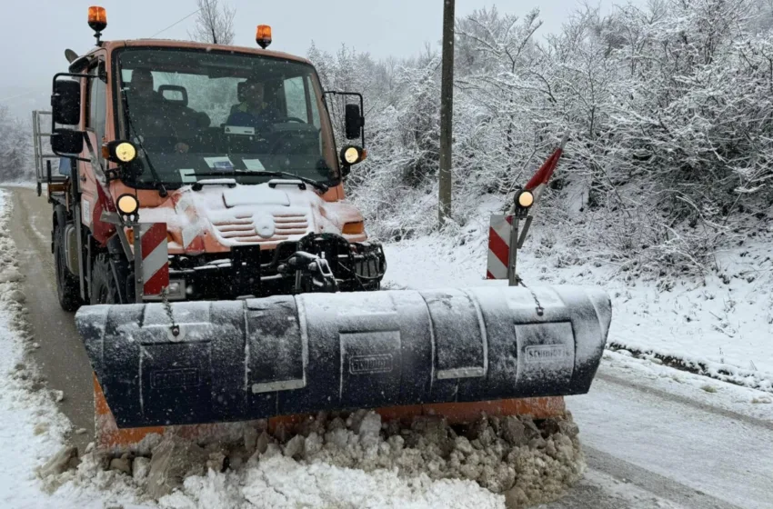 Кризниот штаб на Гази Баба на терен: Врнежите од снег ги дочекале подготвени!