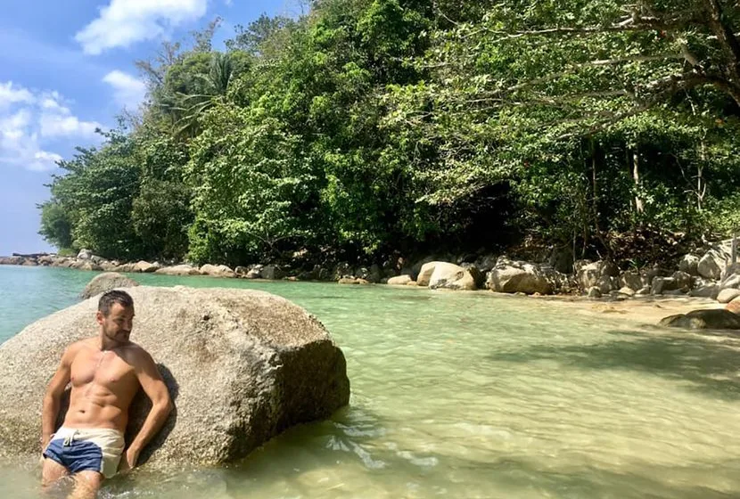 Изнајмила соба на графички дизајнер и станала негова жртва: Му дала вино за добредојде, а тој ја нападнал!