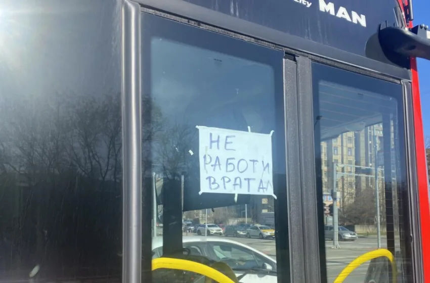 ‘Вратата не работи‘- и новите автобуси на ЈСП почнаа да се расипуваат