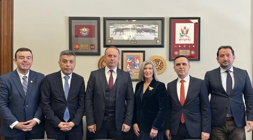  Лидерите на Европскиот сојуз за промена се сретнаа во Вашингтон, со сенаторката Џони Ернст