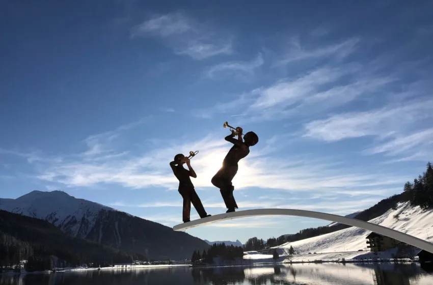  Авиони, камиони, воз и „убер“ од 40 евра: Како елитата стигна до Давос и што се шепоти на маргините на форумот?