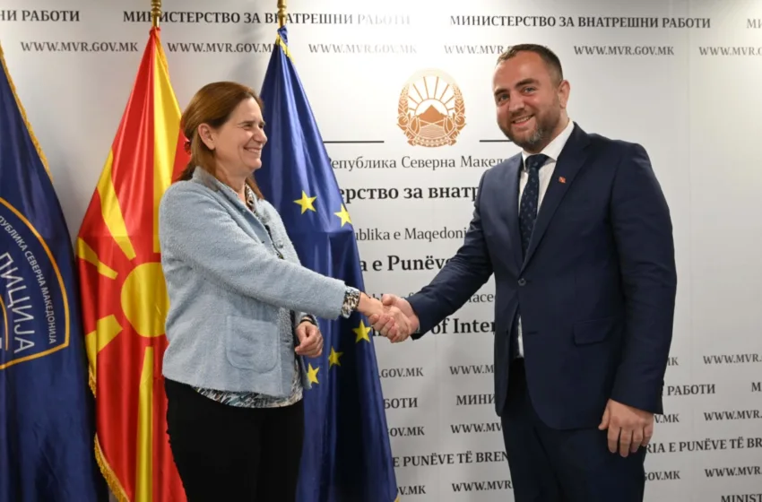 Тошковски се сретна со амбасадорката на Грција: И го презентираше проблемот со недостатокот на обрасци за пасоши, а потоа и предложи мерки