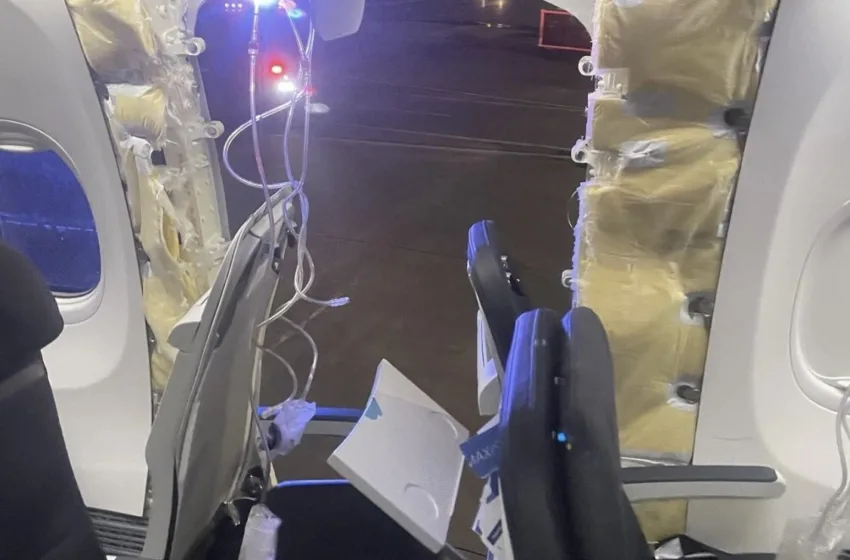  ВИДЕО Авион принудно слета откако прозорец и страничен ѕид се откорнаа