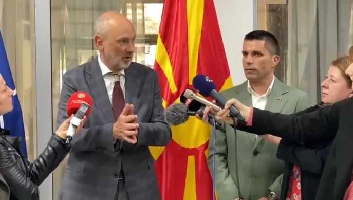Амбасадорот Гир му честита на премиерот Џафери