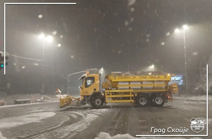 Градот Скопје е подготвен за одржување и чистење на снежните наноси од коловозите на булеварите