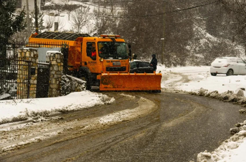  ​Службите на Општина Кисела Вода интензивно работат на расчистување на теренот