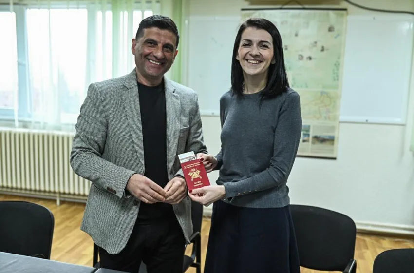 Костадиновска-Стојчевска доби вевчански пасош: Со 1,8 милиони денари за Вевчанскиот карневал ги зацврстуваме вредностите кои траат