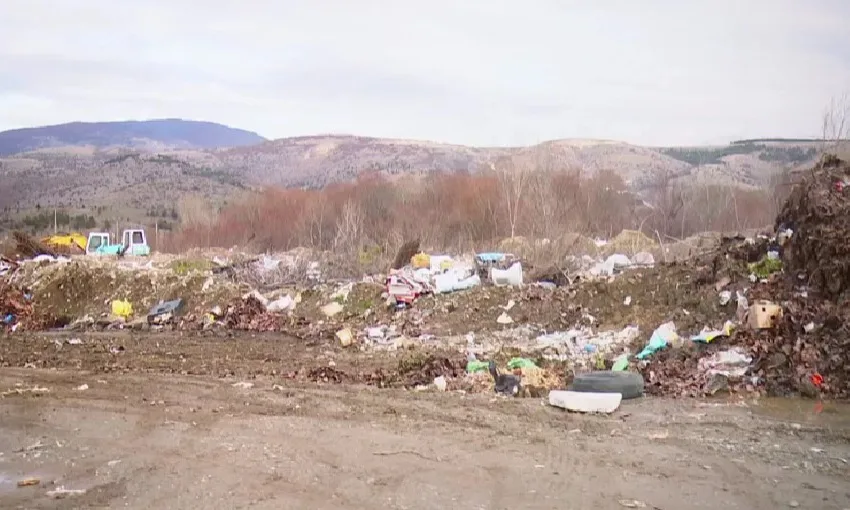 Еколошка катастрофа во Ѓорче Петров – дали најголем клиент била општината, прашува Арсовска!