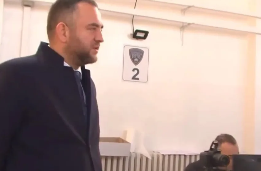 ВИДЕО: Министерот Тошковски го посети пунктот „Пролет“, граѓаните му се пожалија дека дошле во 4 сабајле!