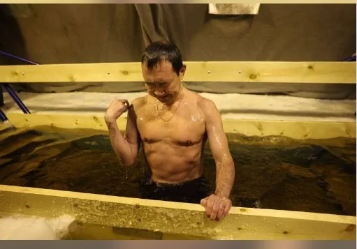  НЕВЕРОЈАТНО: Богојавленското капење во Русија на минус 41 степен!