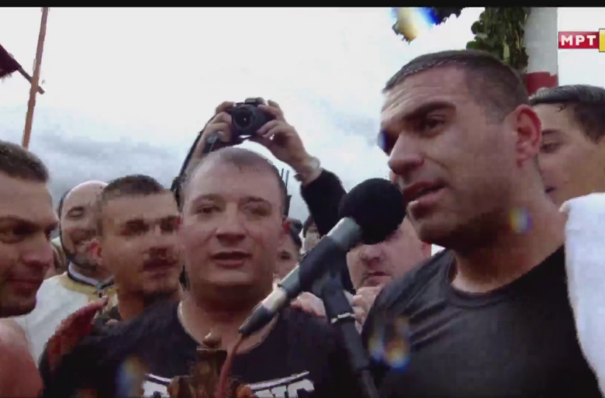 Никола Јакимовски од Охрид го фати крстот во Охрид, не е од Варош