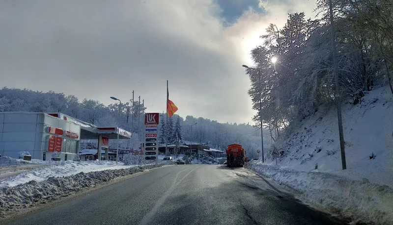  Едно лице загина и тројца сe повредени во сообраќајна несреќа на преминот Стража