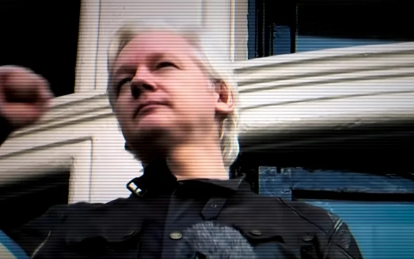 Асанж не се појавува на суд