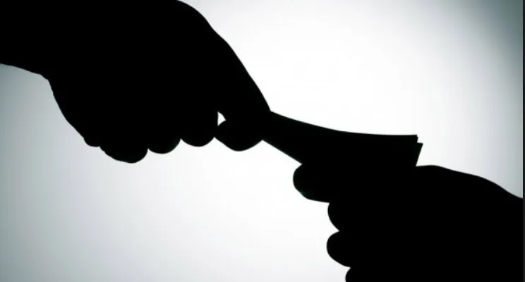  Полицаец, примил поткуп од лице од Косово