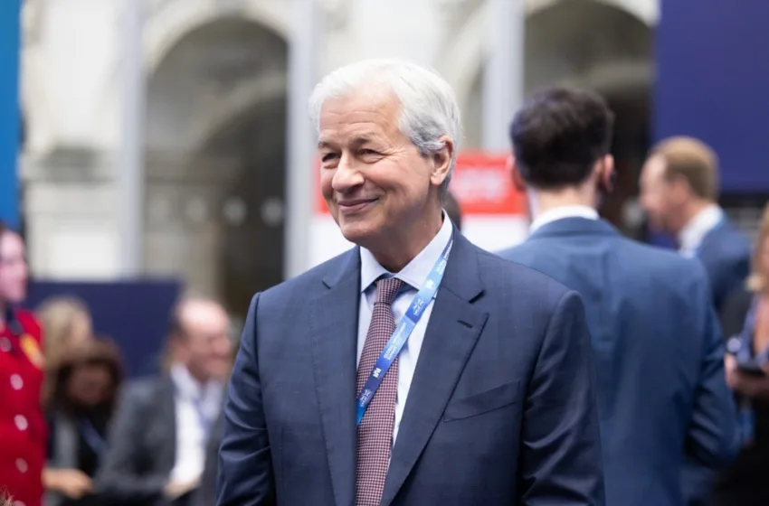  ПРВИОТ ЧОВЕК НА JP MORGAN CHASE, ЏЕЈМИ ДИМОН ПРВ ПАТ ПРОДАДЕ АКЦИИ: Вредноста надминува 100 милиони долари