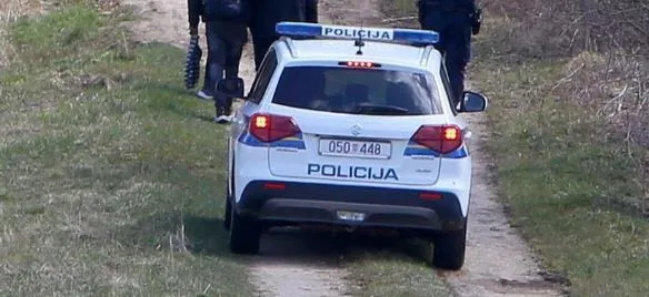 ДЕВОЈКА НА ИНСТАГРАМ СЕ ЗАКАНИЛА ДЕКА ЌЕ ПУКА ВО УЧИЛИШТЕ! Морничава објава на мрежите во Босна: Полицијата итно реагираше!