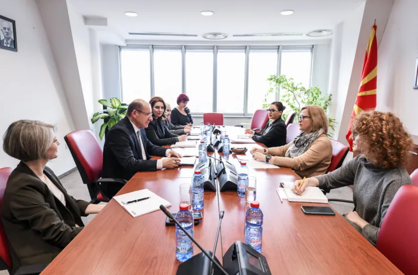  Средба на вицепремиерката Грковска со државниот јавен обвинител Коцевски