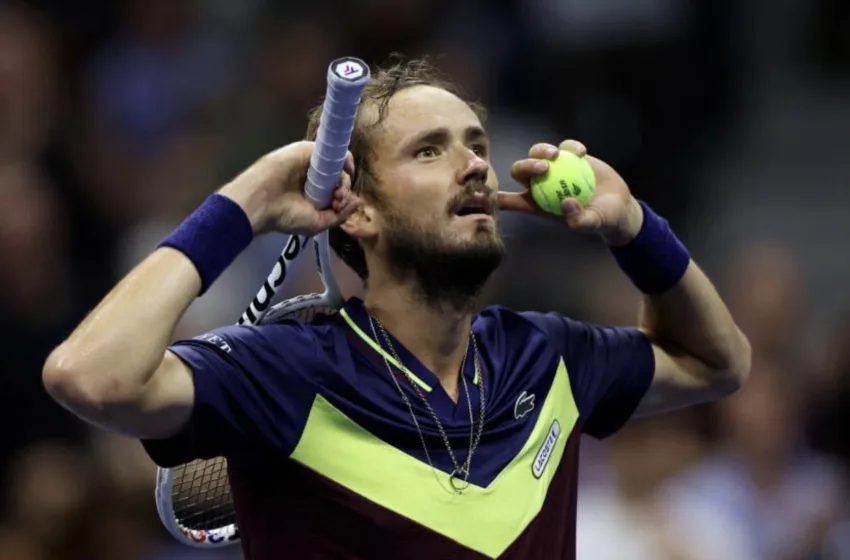  Медведев се откажа и од Доха, ќе загуби уште 250 бода