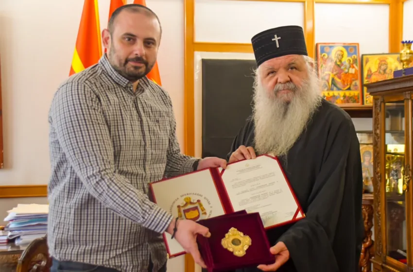  Архиепископот Охридски и Македонски г.г. Стефан го одликуваше градоначалникот Ѓорѓиевски со орден за посебен придонес