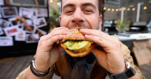 Дебелината и прејадувањето се симптоми, а не причина: Емоционална позадина на дебелеењето