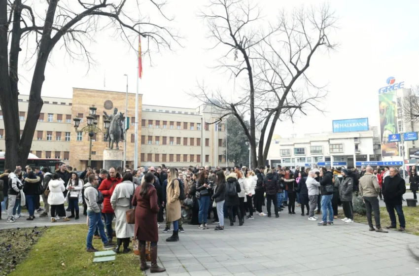 Oтворено писмо до Пендаровски: Не го потпишувајте законот, не дозволувајте да нè избркаат од Македонија!