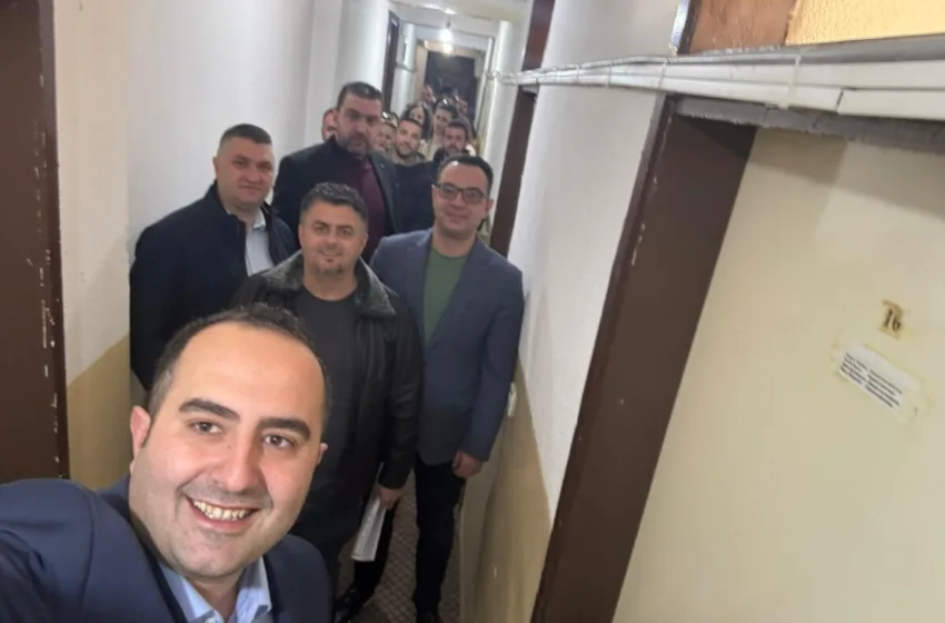  ДУИ вели граѓаните ги преплавиле канцелариите на ДИК во поддршка на Бујар Османи за претседател