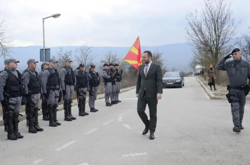  ВИДЕО Тошковски во посета на Единицата за интервентна полиција при СВР Скопје