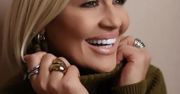  Миа Костова го прокоментира пречекот на обрасците за пасоши: „Имаше ли кореографија“?