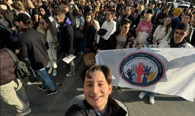  ТУКА СМЕ! Студентите излегоа на протест пред МОН