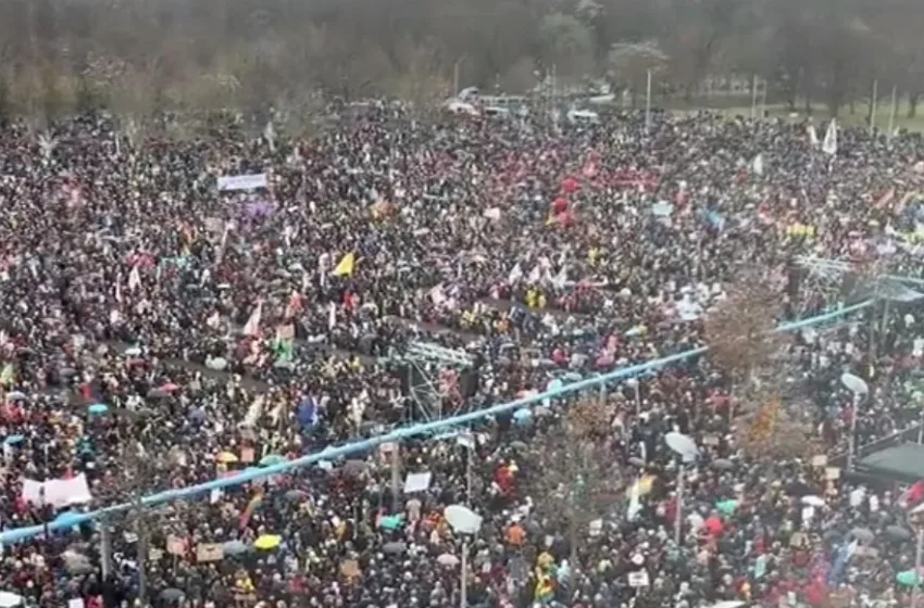  ВИДЕО Повеќе од 150.000 луѓе протестираат против десницата во Берлин