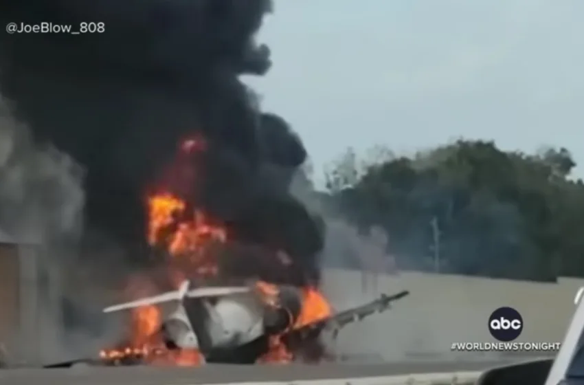  ВИДЕО Авионот се урнал на автопат во САД и удрил во автомобили, има жртви