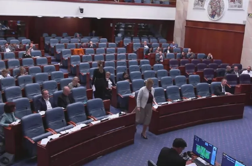  33 пратеници и вечерва расправаат за разрешувањето на Меџити