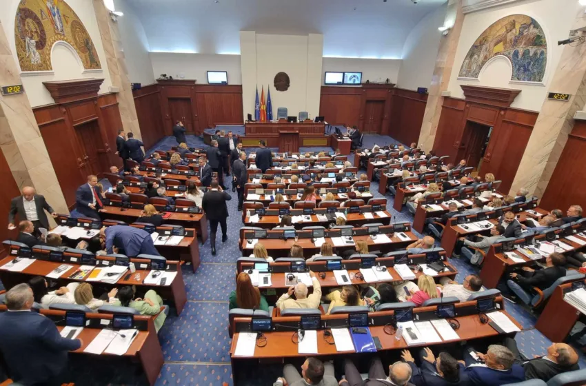  Пратениците сменија шест закони за да немаат дополнително покачување, но старото од 78% останува