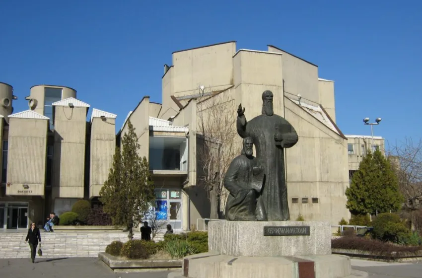  Вработените во Универзитетот „Св. Кирил и Методиј“ во Скопје, од овој месец, ќе добиваат повисоки плати околу 22% и ретроактивно ќе им се исплати и разликата за јануари